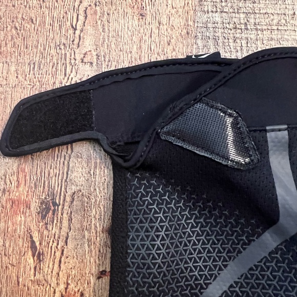 NIKE Men's Extreme Fitness Gloves - Picture 7 of 7